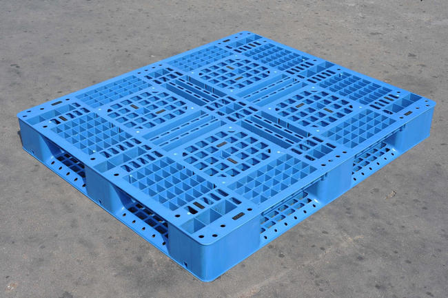 <b>網格與平板塑料托盤的區別是什么,如何挑選?</b>